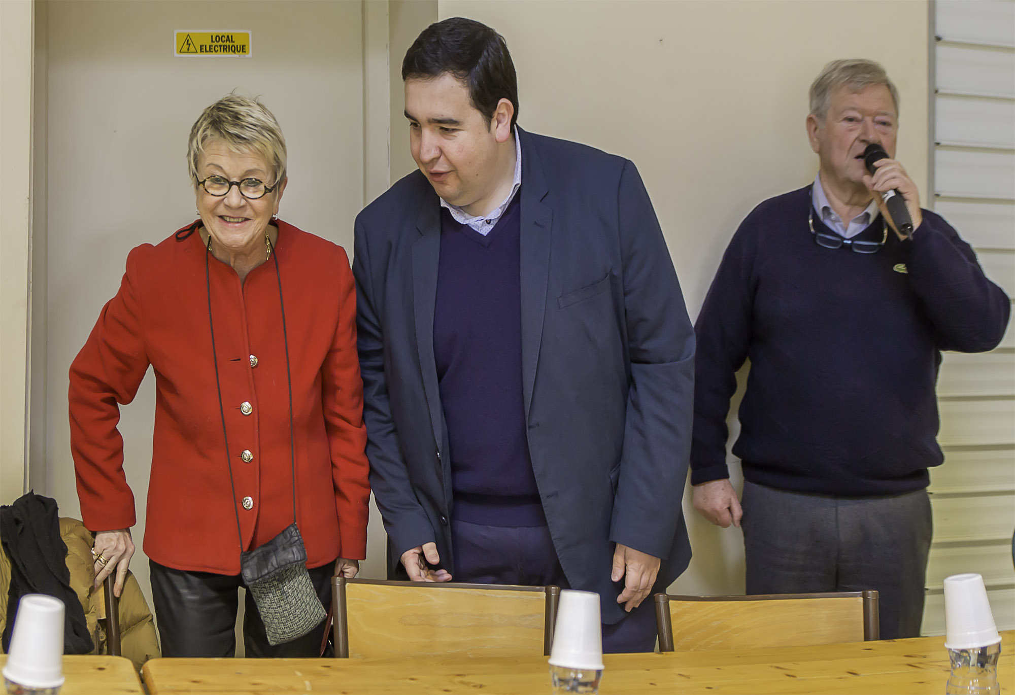 3 Elisabeth Dupuy-Mitterrand et Vincent Gouanelle prennent place Jacques Tartas fait asseoir 1bis  040217.jpg