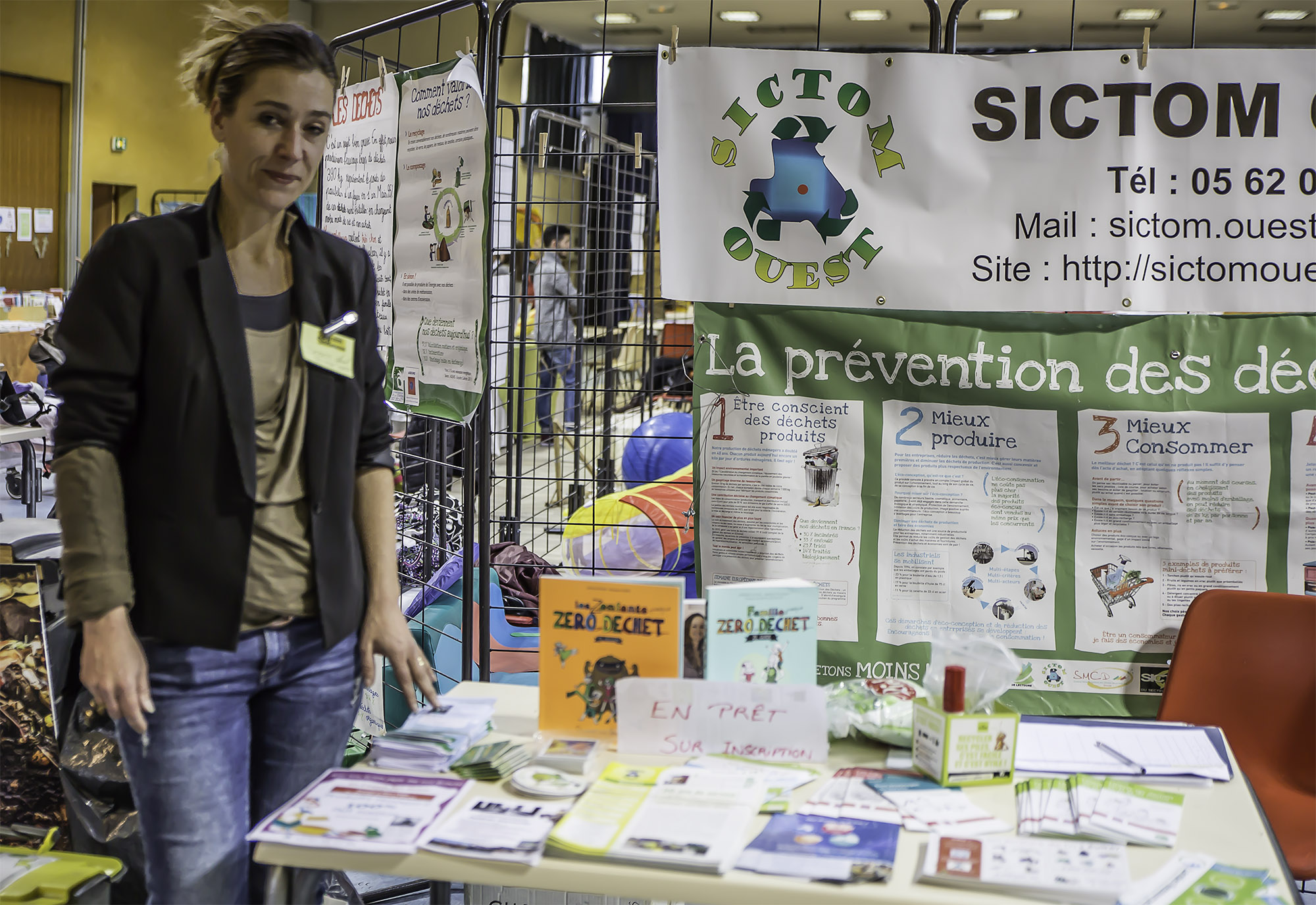5 Stand du Sictom avec Muriel Debets 1bis 050217.jpg