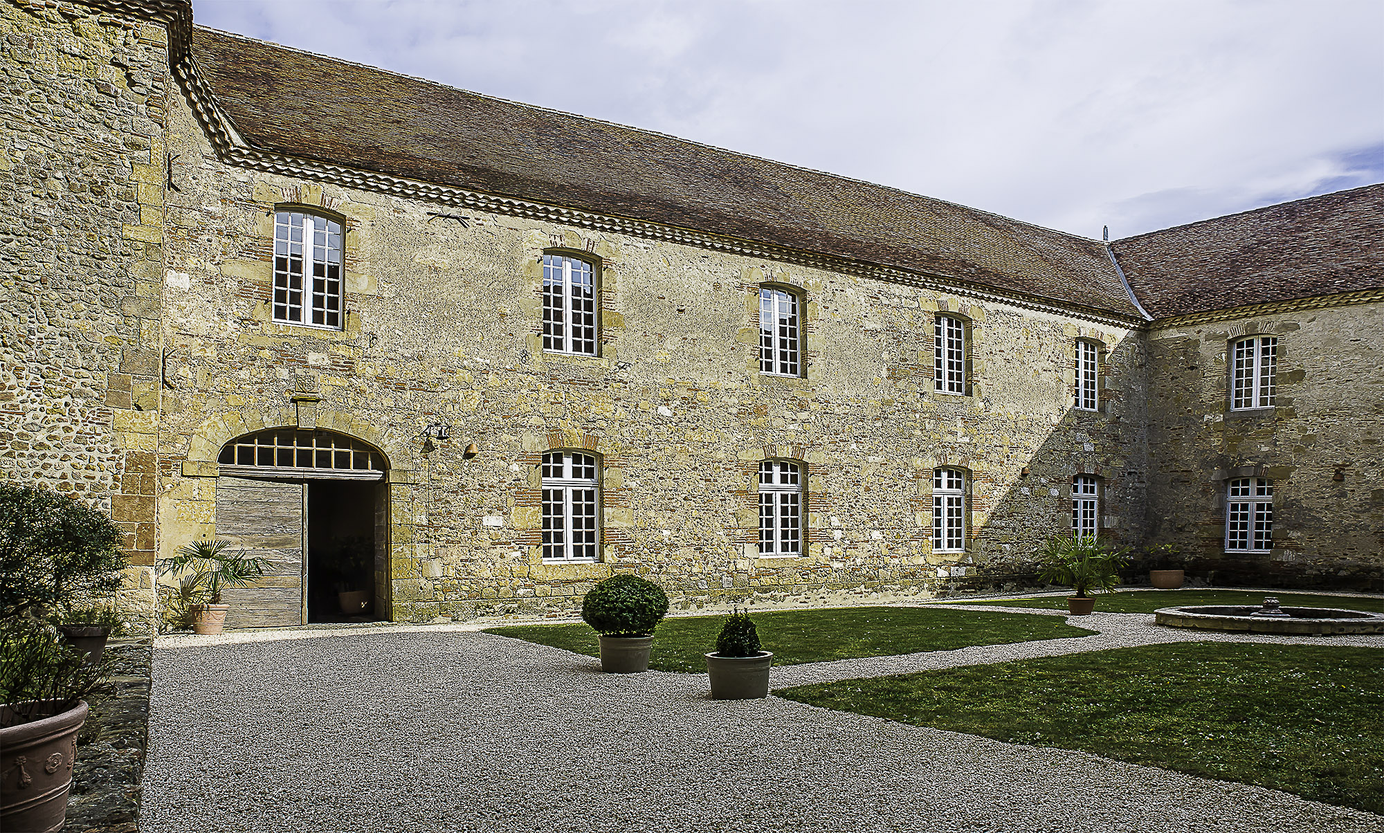 La cour du Monastère 1bis 190316.jpg