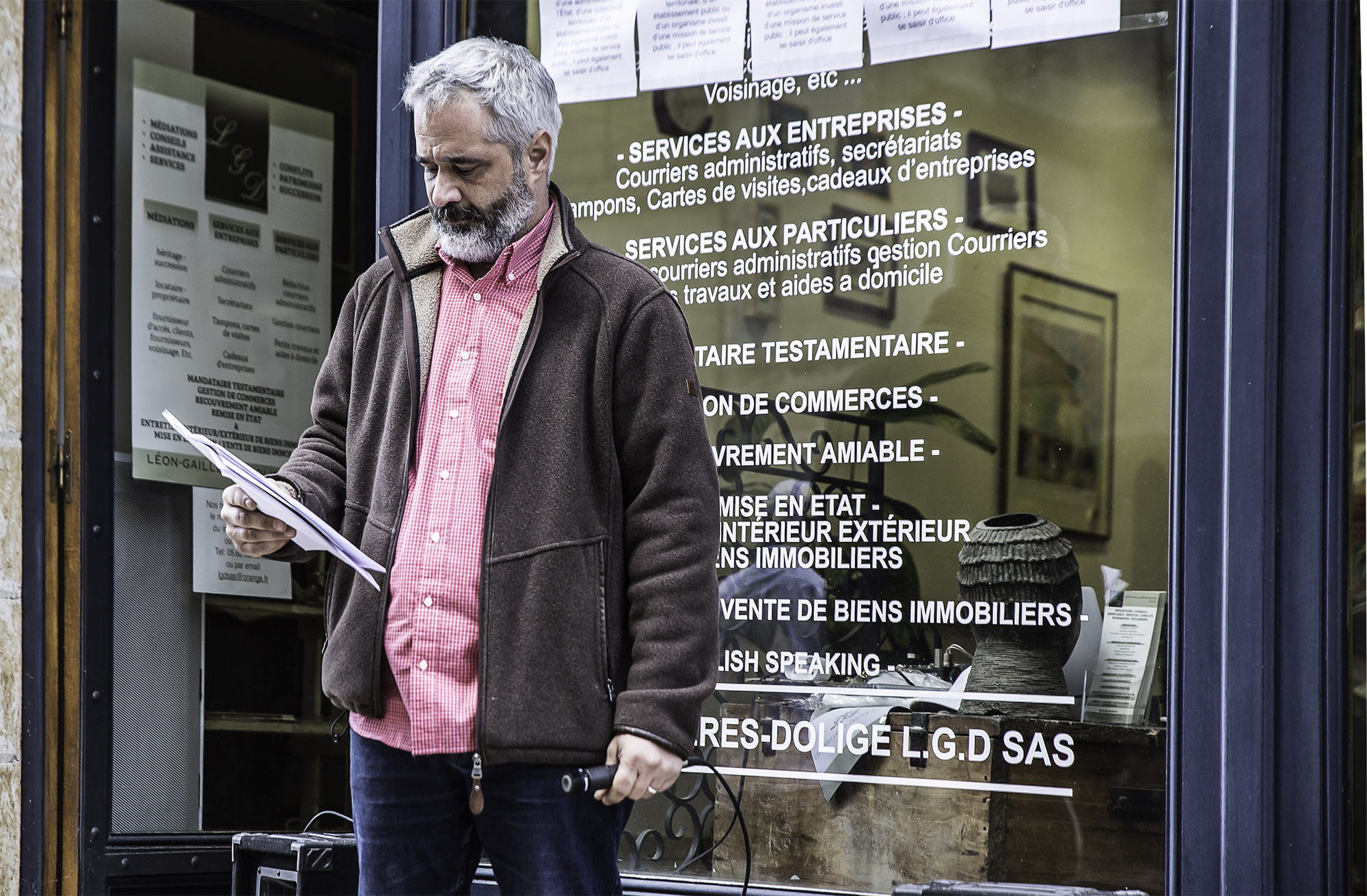 5 Sacha Doligé lit le communiqué de son père le sénateur Éric Doligé 1bis 210217.jpg