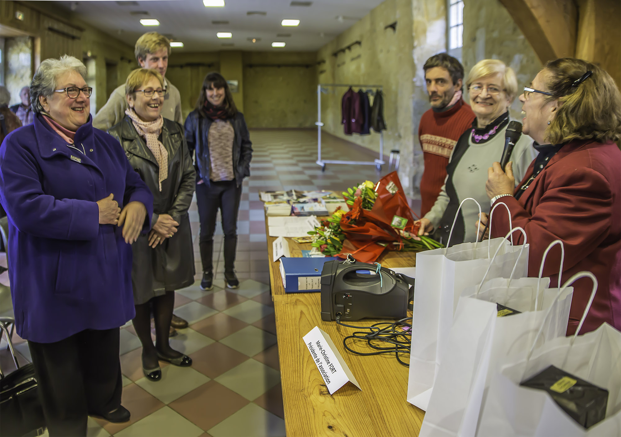 2 Remise fleurs à l'ancien bureau 1bis 220217.jpg