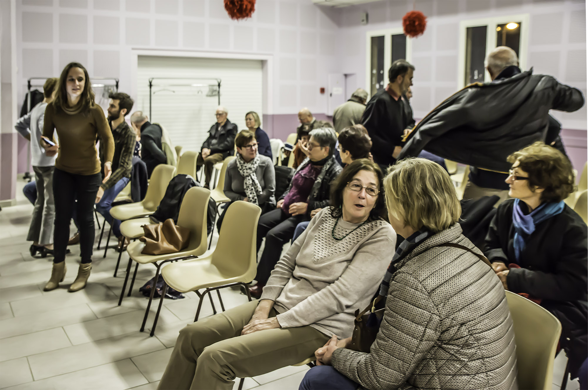5 L'AG est finie la salle se vide 1bis 240217.jpg