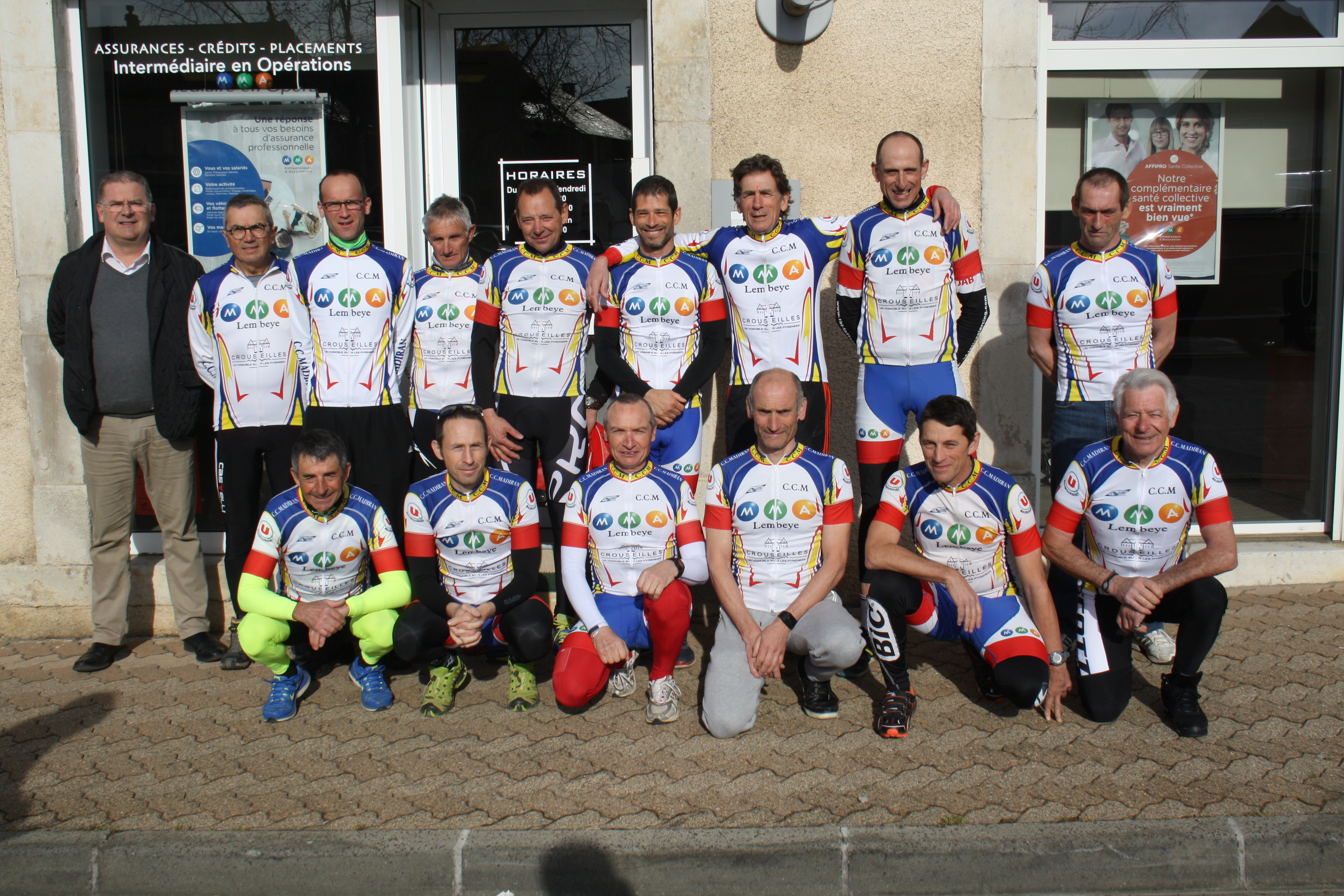 CYCLO CLUB DU MADIRANAIS DEVANT  AGENCE MMA LEMBEYE 002.JPG