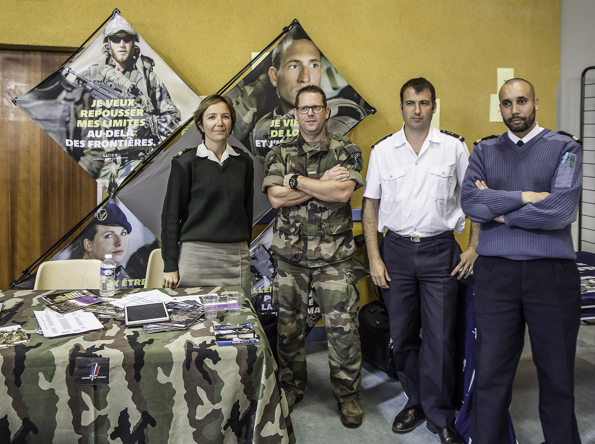 2 Le stand Armée de terre et Marine nationale 1bis 120417.jpg