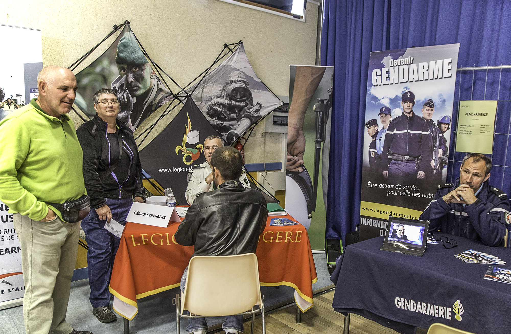 3 Stand de la Légionétrangère et stand de la Gendarmerie 1bis 120417.jpg