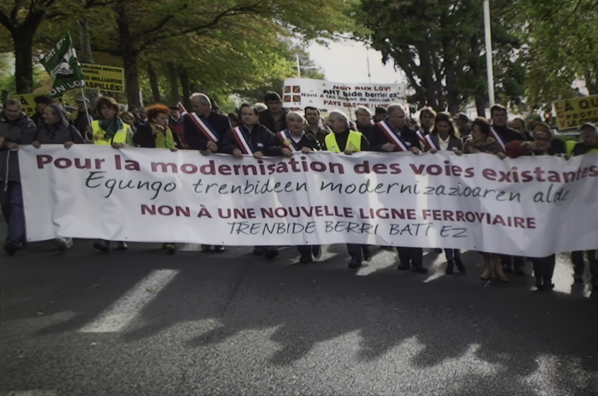 5 Manif au pays basque contre la LGV 1bis 260417.jpg