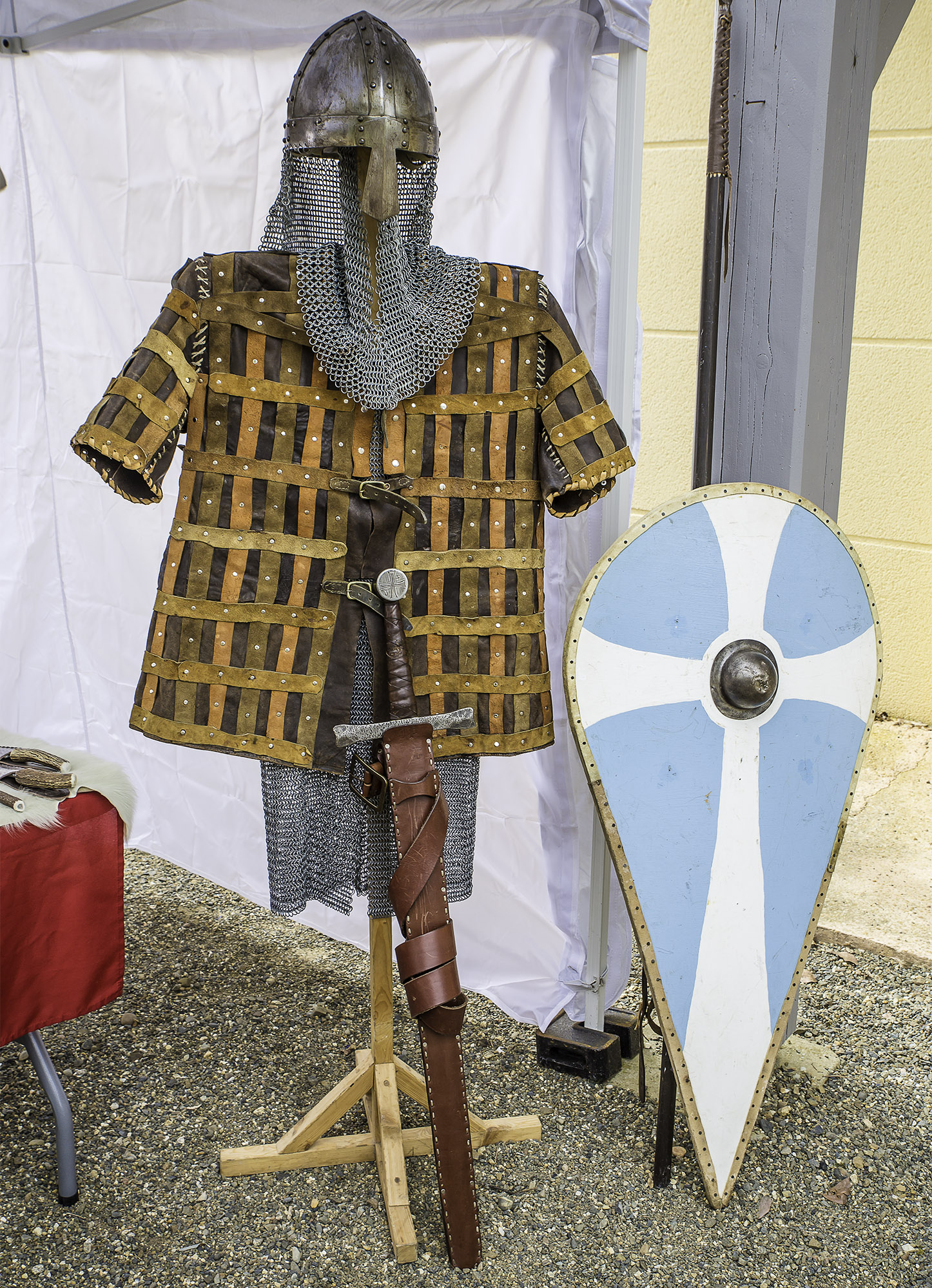 10 Cotte de mailles et armure à plaques de cuir bouilli 1bis 290417.jpg