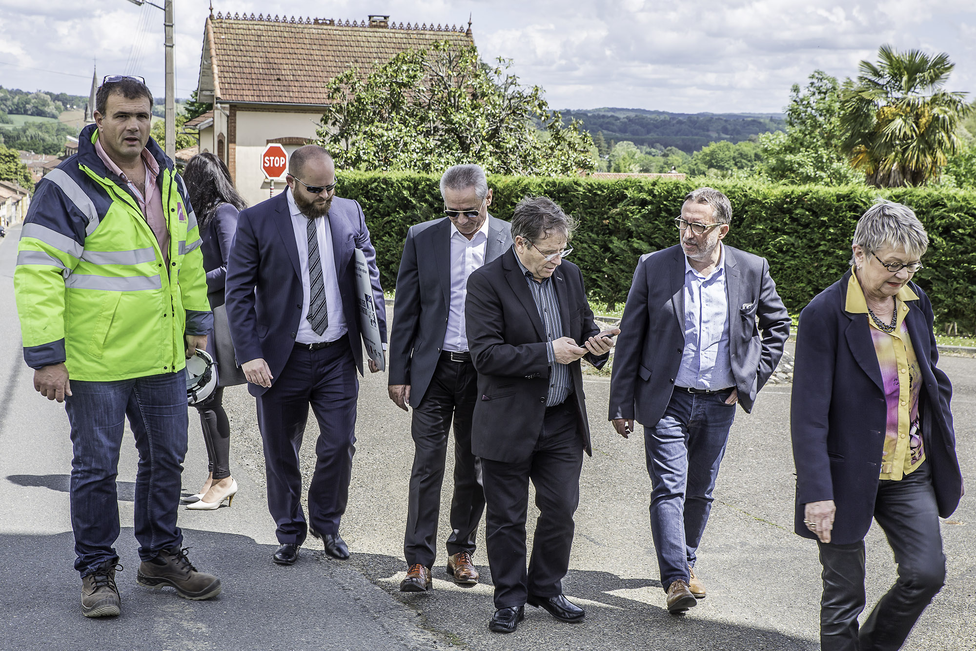 1 Les autorités arrivent 1bis 030517.jpg