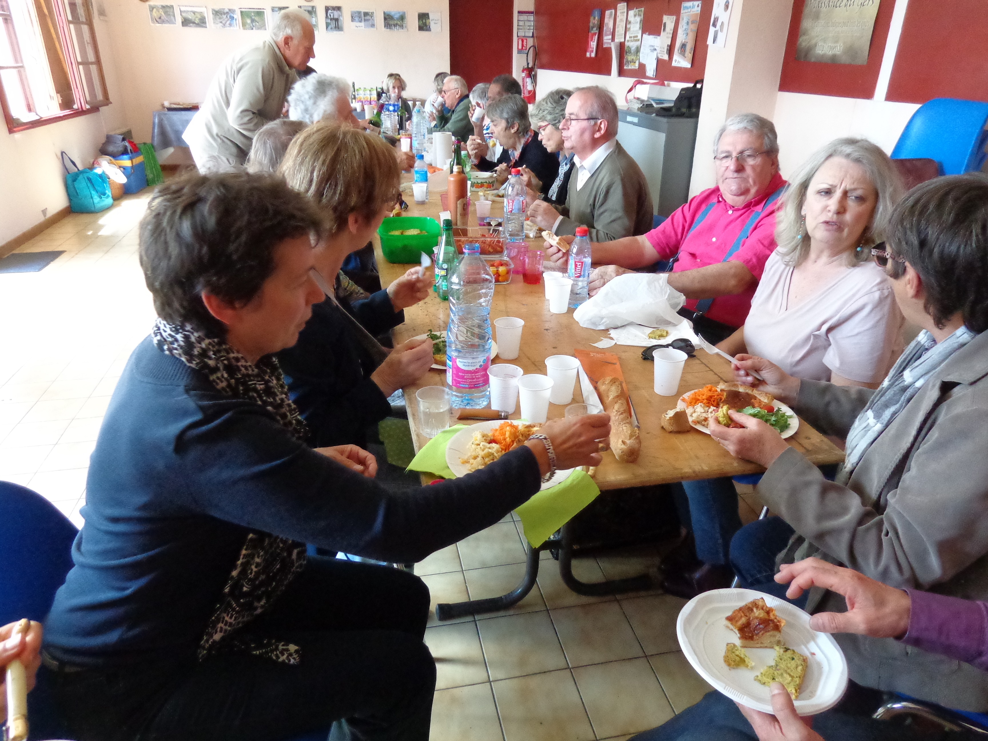 6 -le repas convivial.JPG