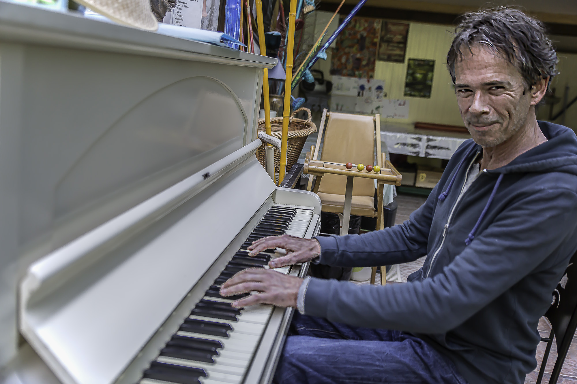 Jean-Paul Vanderhaegen au piano de la Palmeraie 1bis 220517.jpg