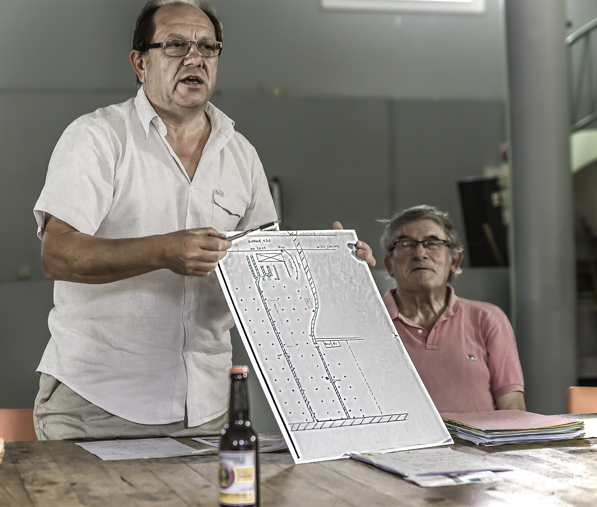 1 Alain Marin montre le plan du site 1bis 020617.jpg