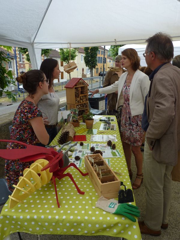 Inauguration CPIE - Visite du stand des animatrices.jpg