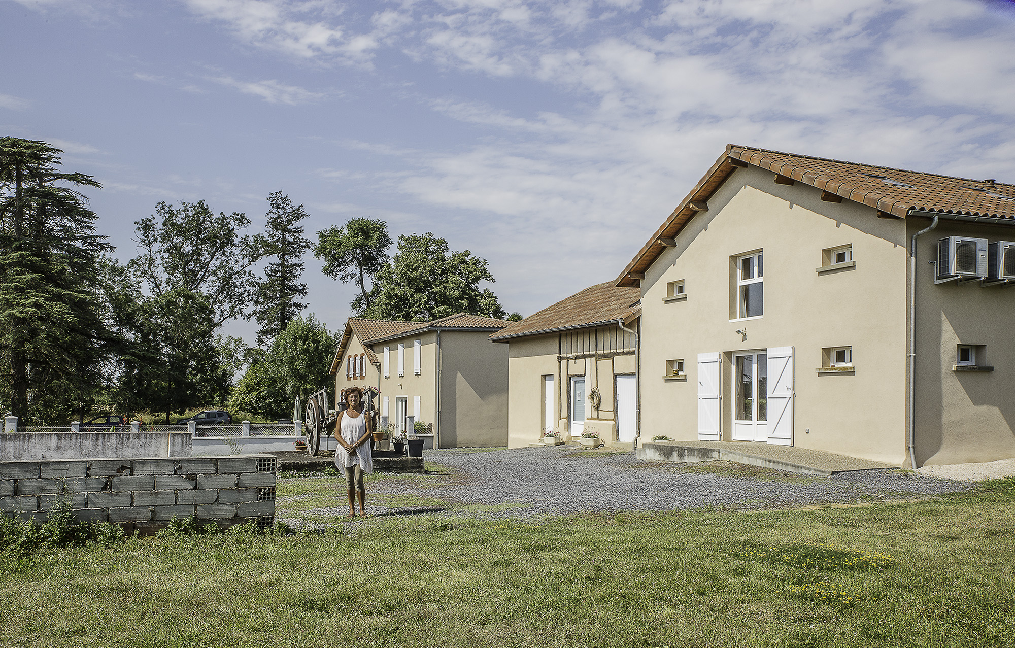 00 Sophie Gabarra devant le domaine du Burguet 1bis 200617.jpg