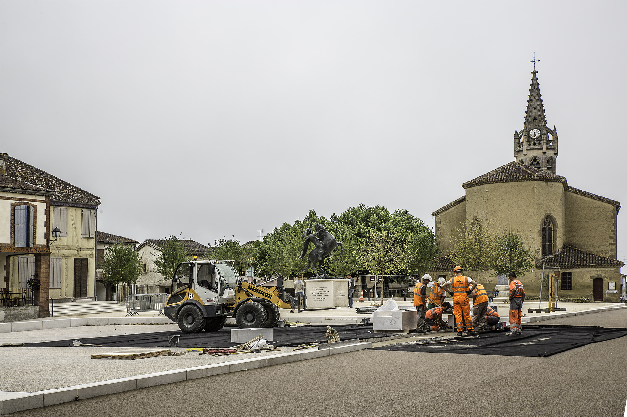 3 Derniers travaux avant inauguration de la place 1bis 230617.jpg