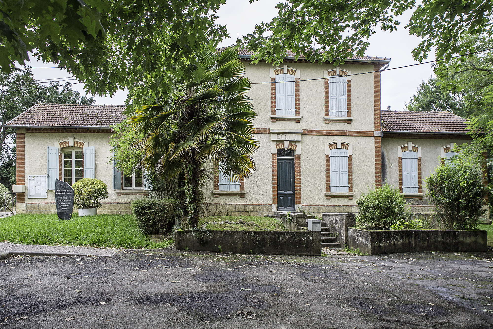 2 Bâtiment mairie école logement communal 1bis 200717.jpg