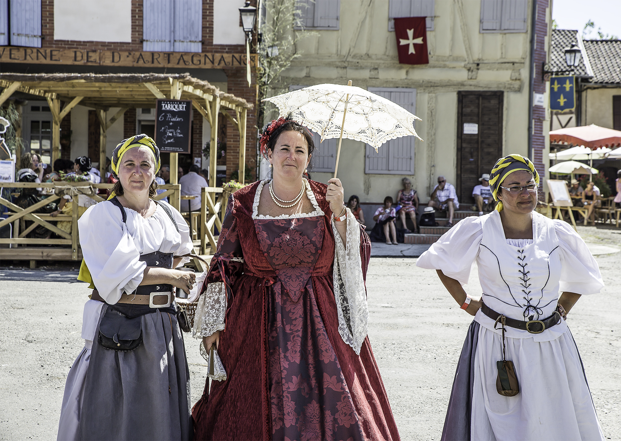 11 Une noble dame et ses femmes 1bis 140816.jpg