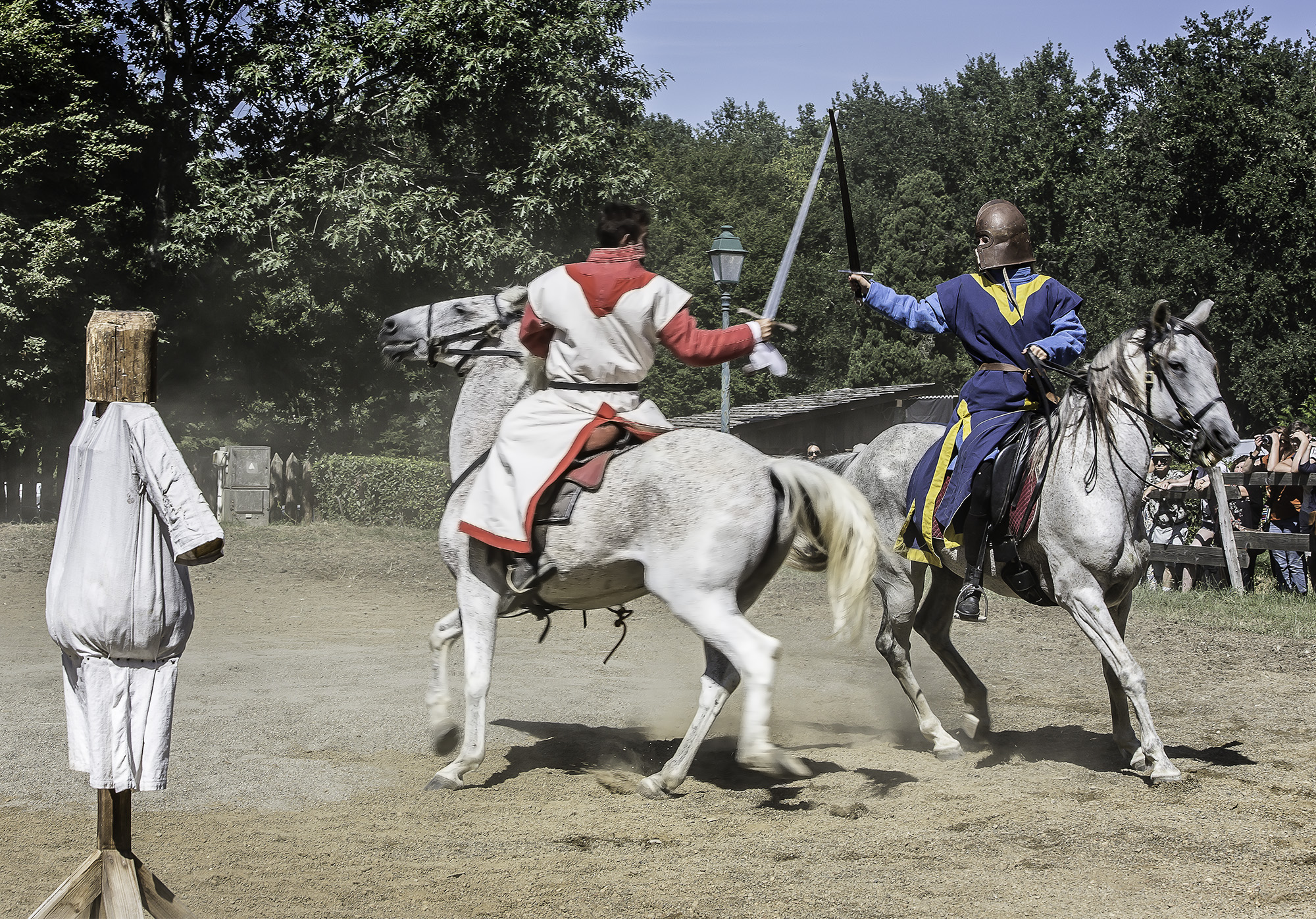 9 Le combat se poursuit à l'épée 1bis 060817.jpg