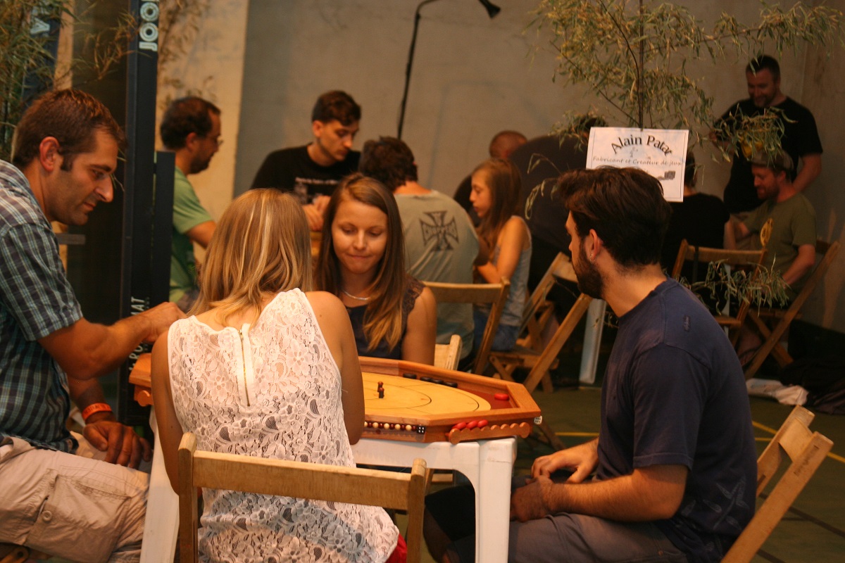 Festival_du_Jeu_RPGers_2015-Album_Élise_LEMAI-Crokinole-22_aout_2015_rpgers_(133).JPG