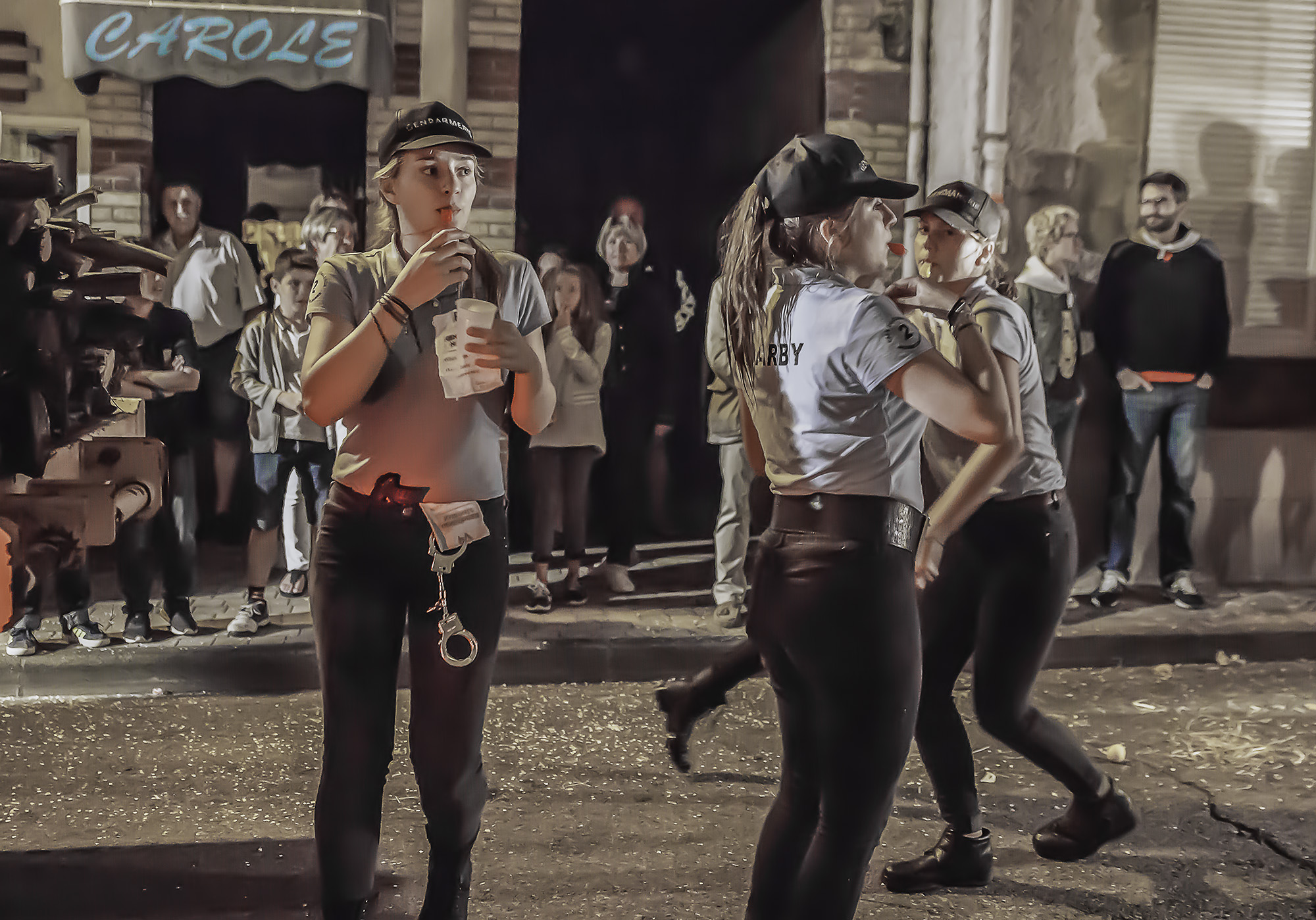 6bis Les gendarmettes distribuent des contraventions 1bis 110817.jpg