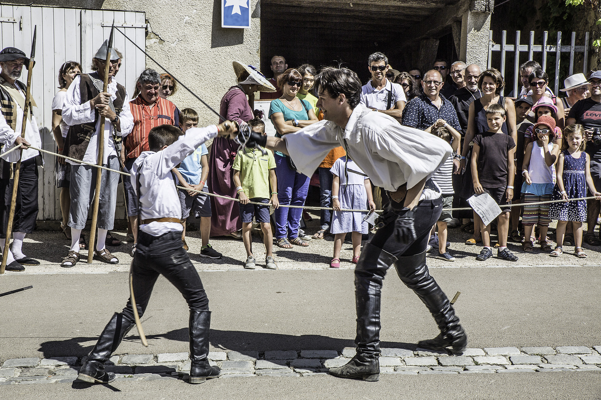 4bis Duel entre le jeune Enzo et Damienresponsable des Lames lupiacoses 1bis 130817.jpg