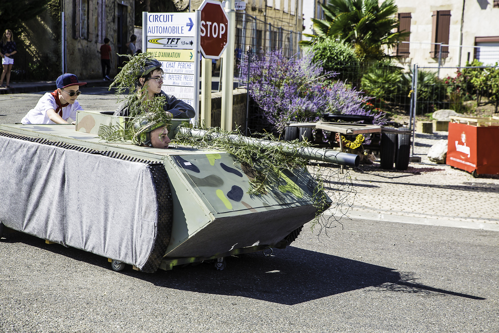 16 Superbe char de combat ...et son pousseur 1bis 140817.jpg