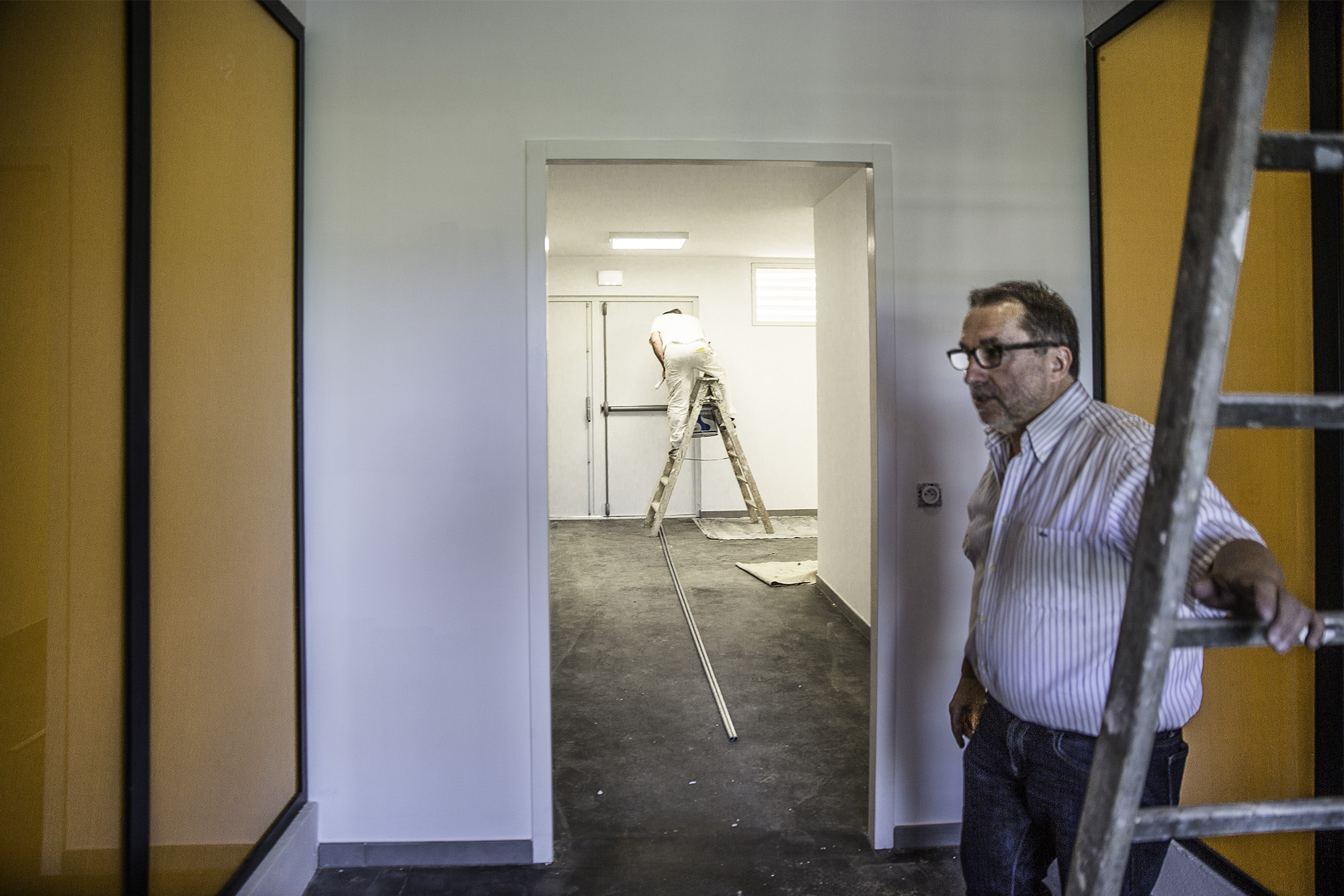 5 Christian Peyret entre les 2 vestiaires pour arbitres 1bis 210817.jpg