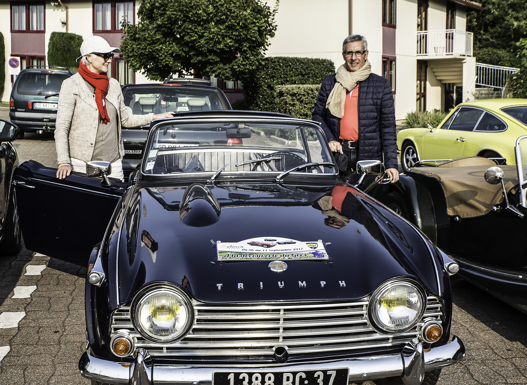 1 Arrivée au Solenca Triumph TR4 1bis 060917.jpg