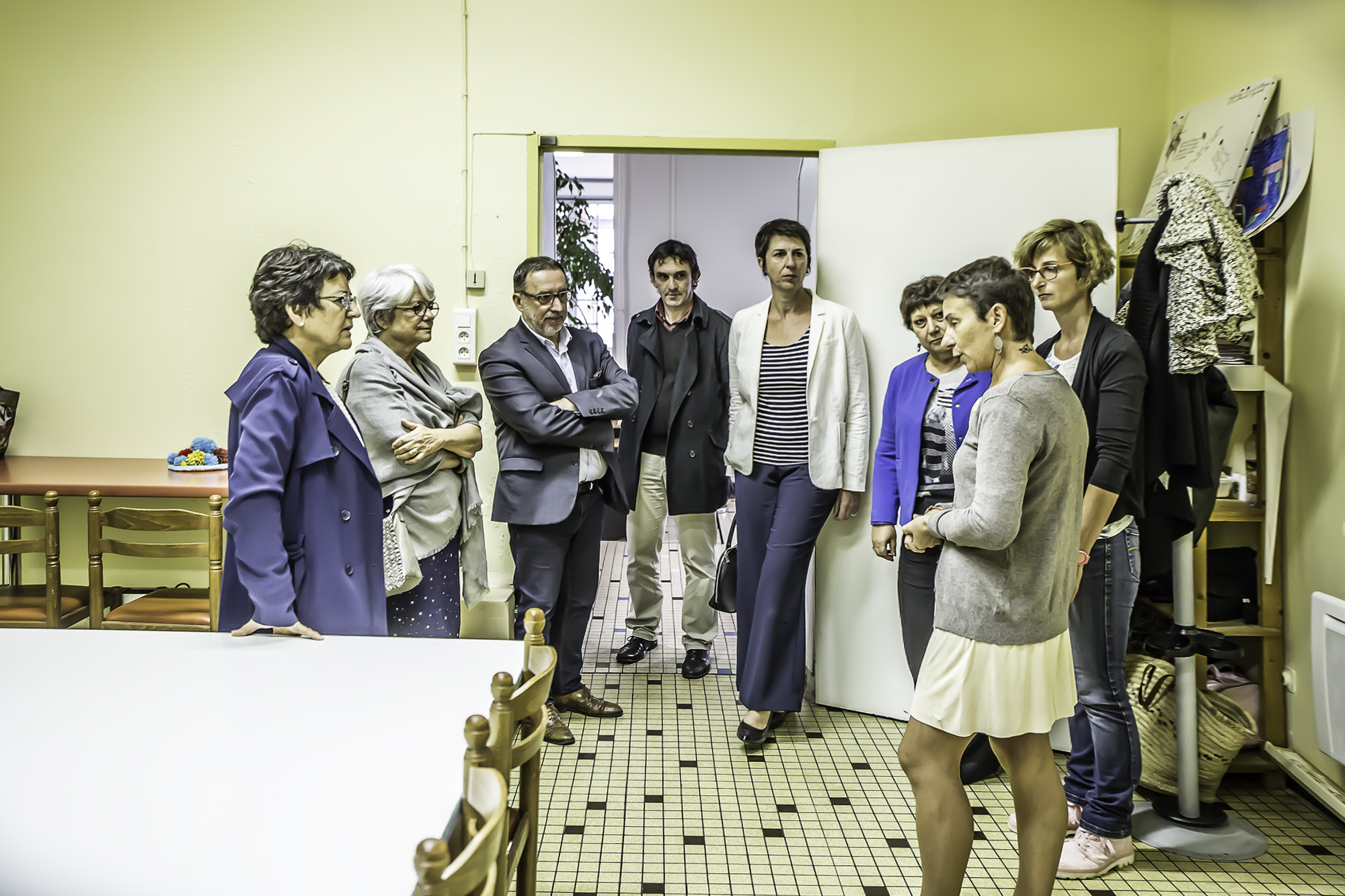 4 Gisèle Biémouret sa suite Christian Peyret et de dos Sandrine Busipelli 1bis 051017.jpg