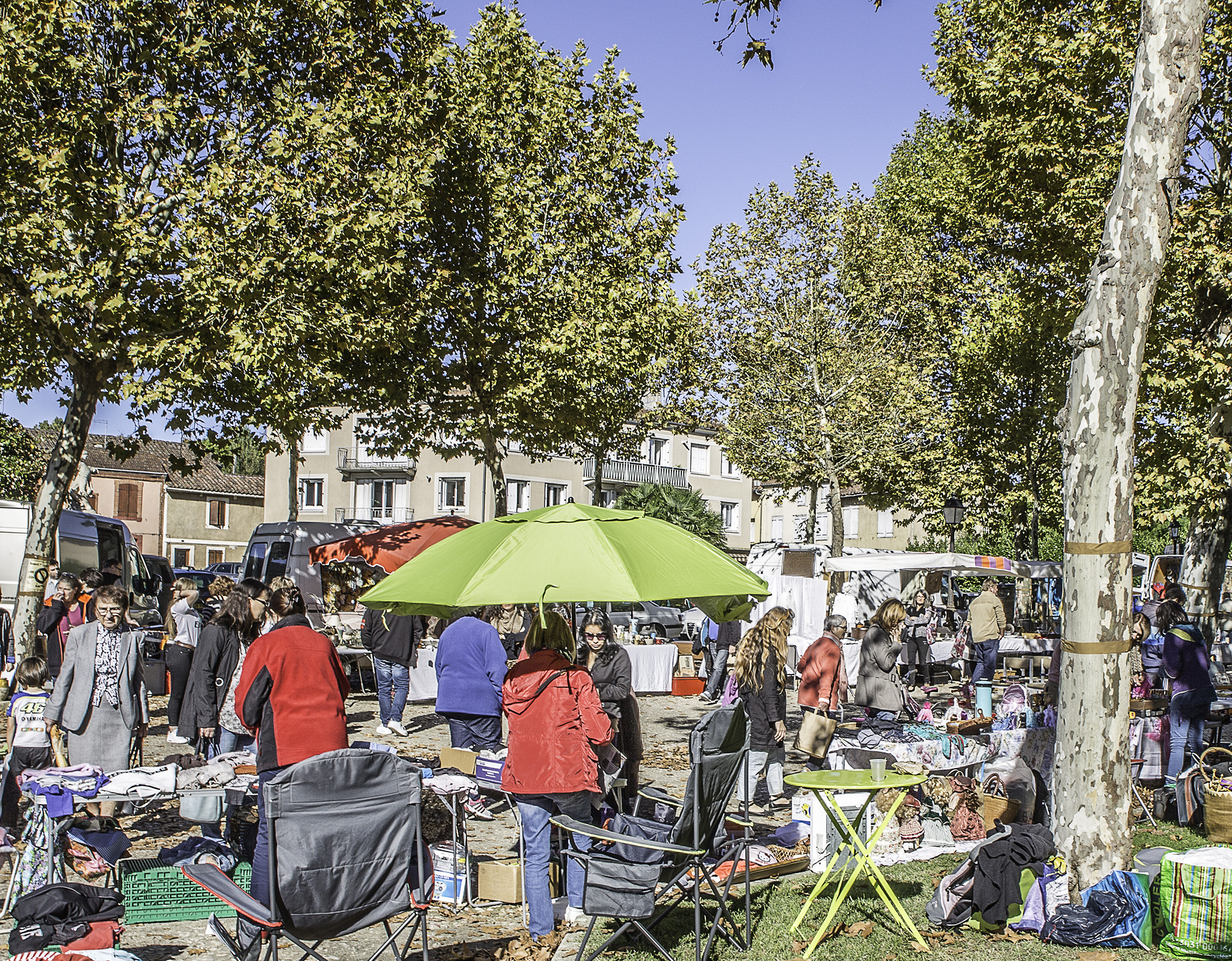 1 Sur le parvis de l'église 1bis 071017.jpg