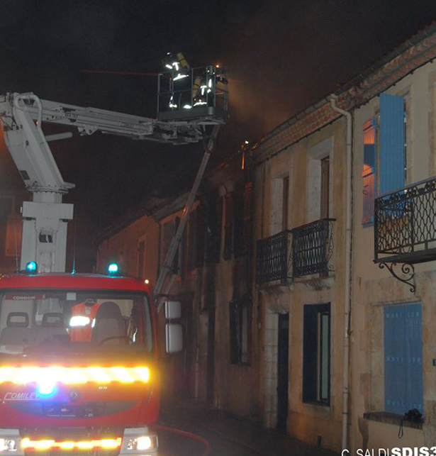 pompier feu vic 44.jpg