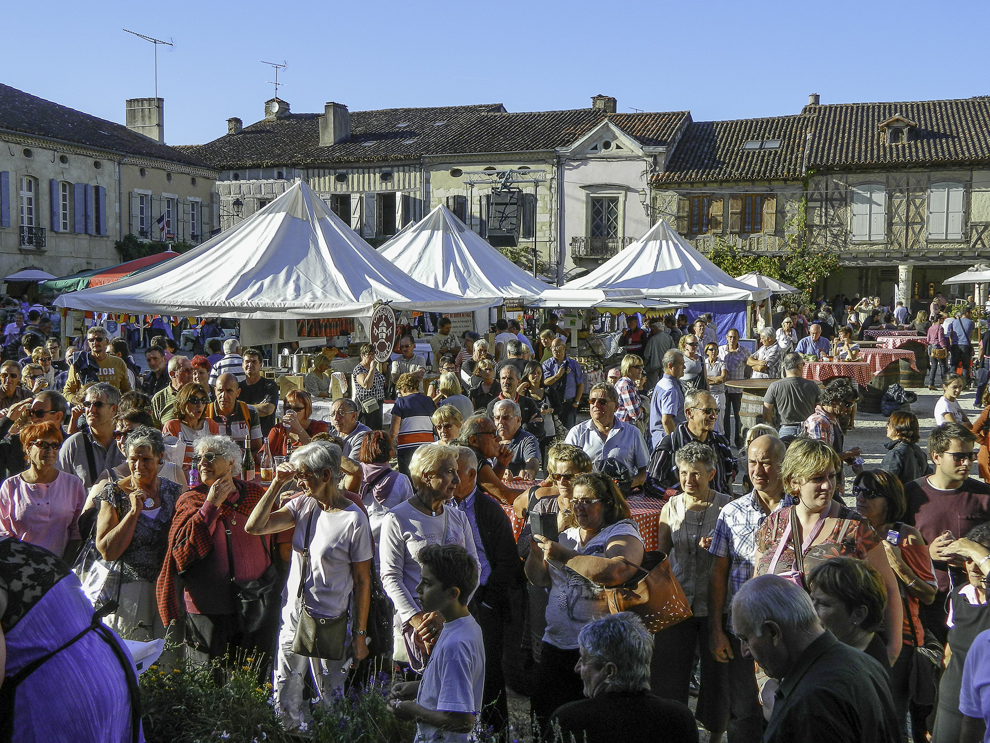 DR L'Escoubade Foule 3 AEF -®OT Landes dÔÇÖArmagnac.JPG
