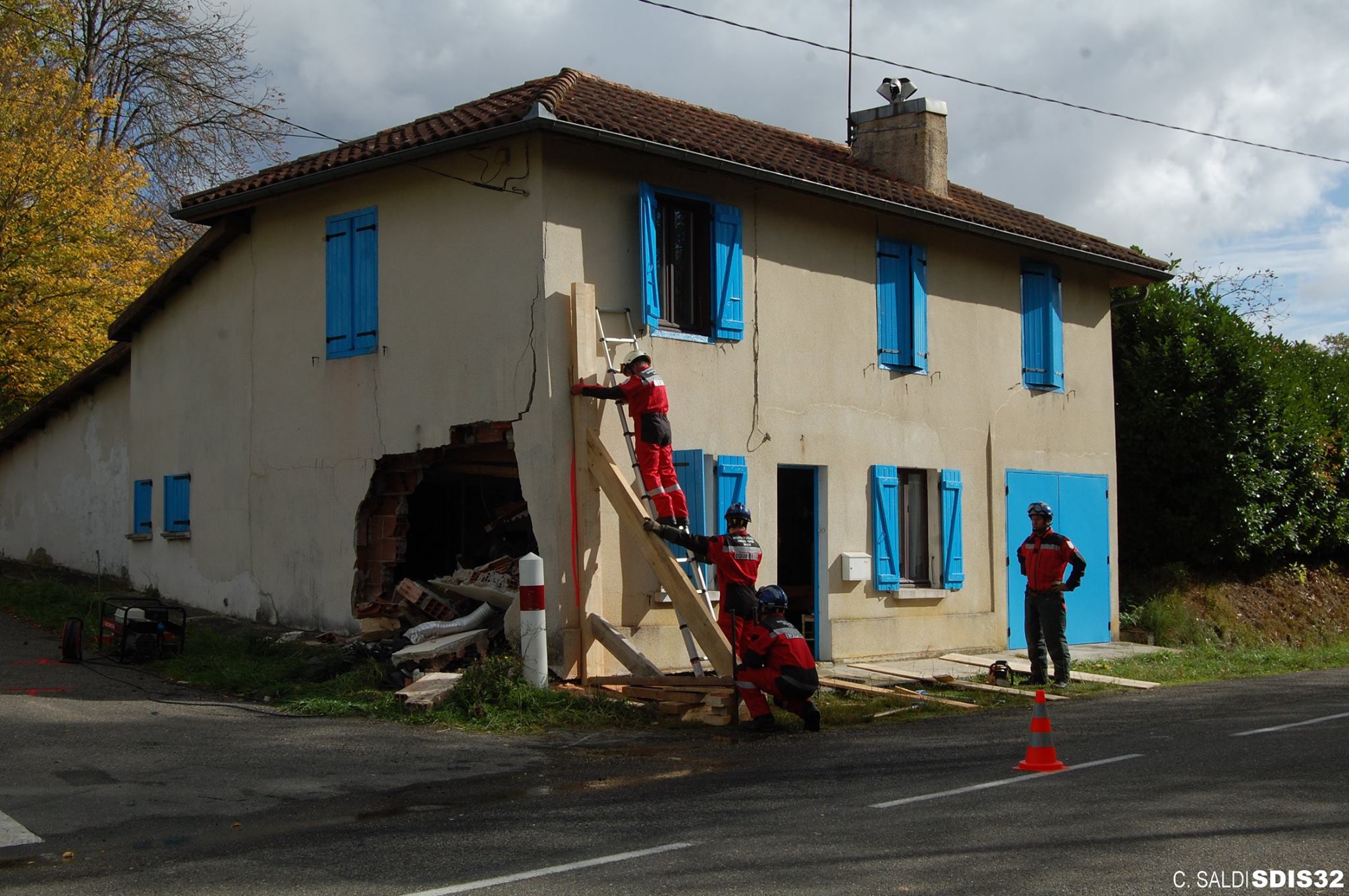 pompiers voiture maison 43.jpg