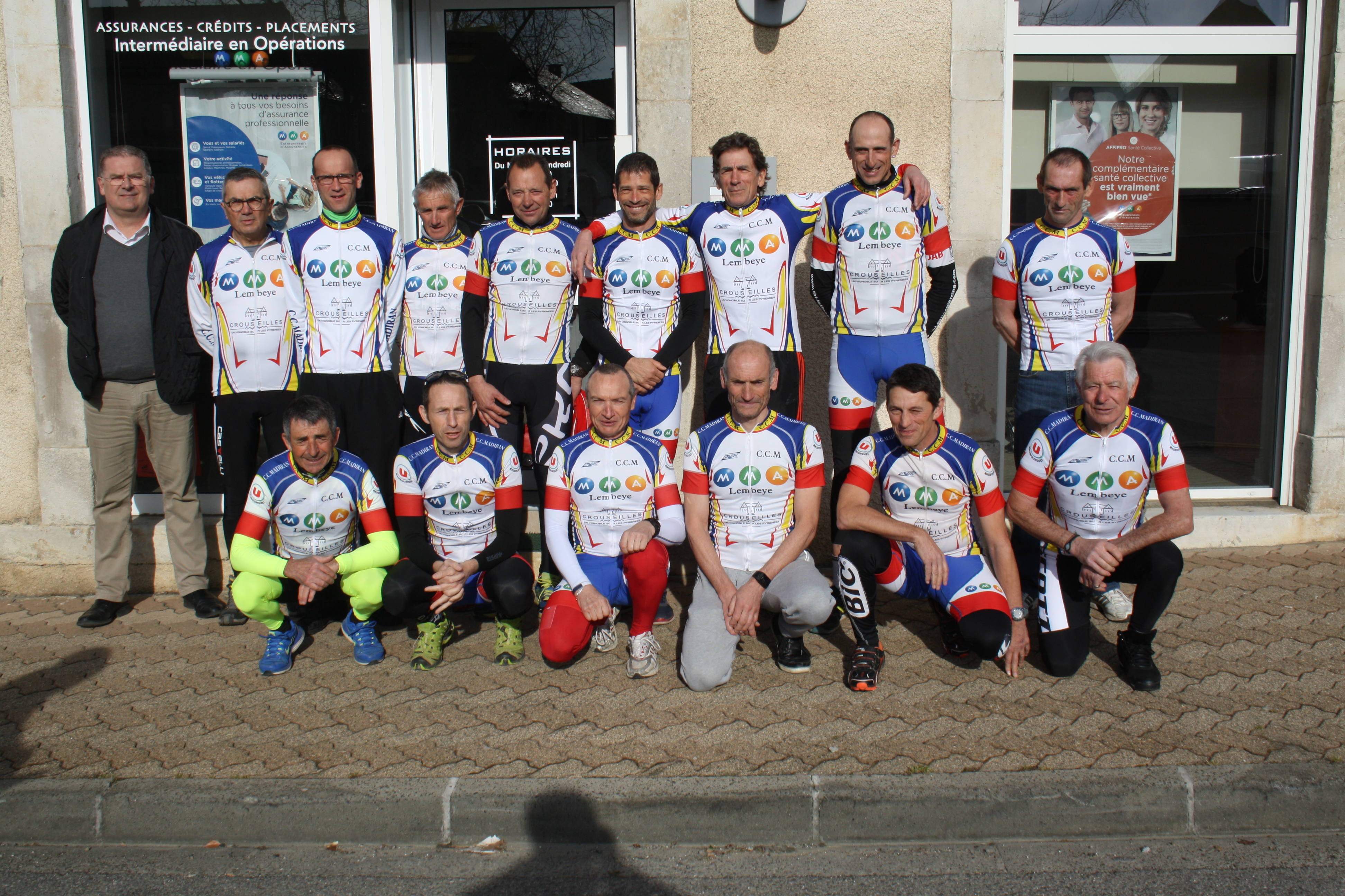 CYCLO CLUB DU MADIRANAIS DEVANT  AGENCE MMA LEMBEYE 005.JPG