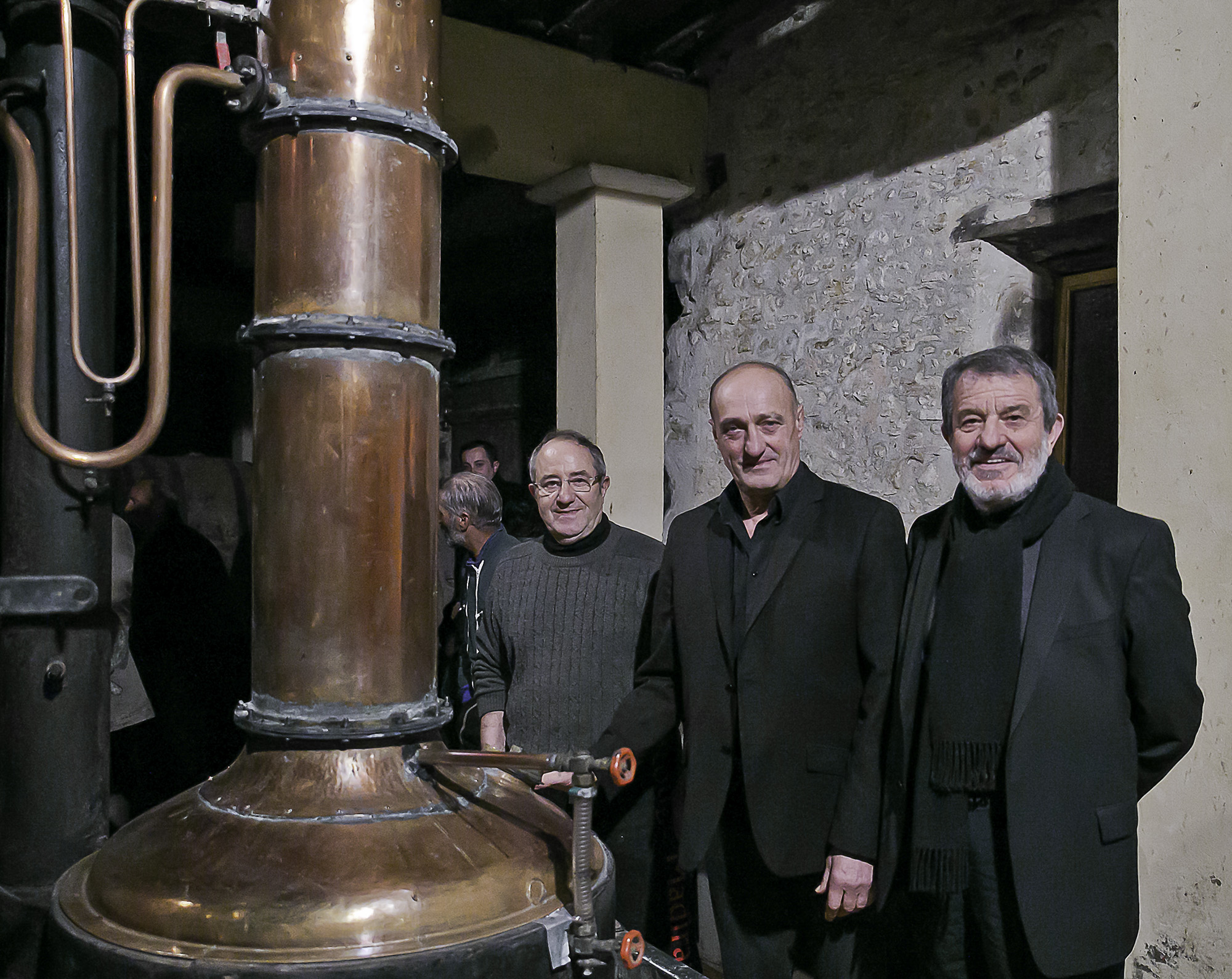 Jean Duclavé Pierre Guichanné et Jean-Pierre Pujol à l'alambic 1bis 281212.jpg
