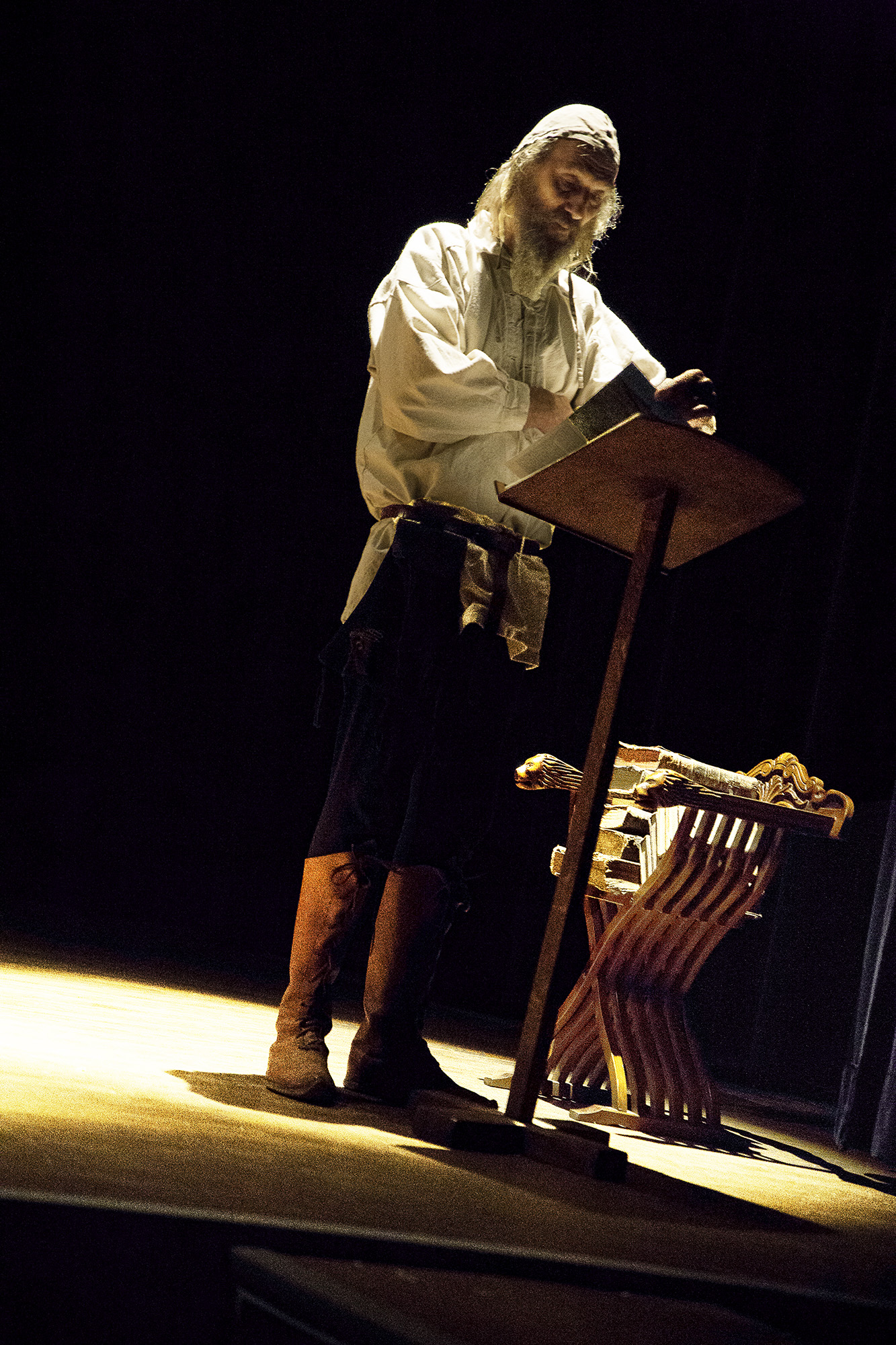 4 Le futur Don Quichotte s'étourdit en lisant des romans de chevalerie 1bis 131117.jpg