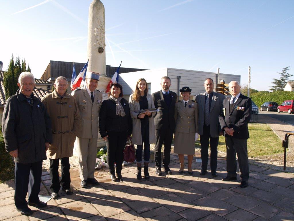 Diverses autorités entourant la filleule.JPG