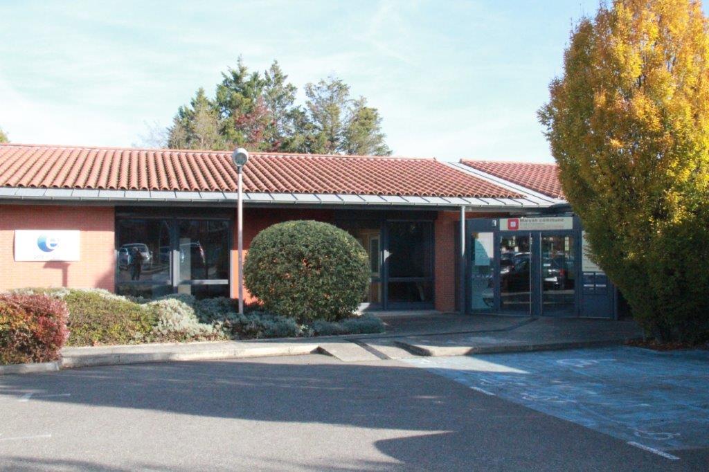 SALLE POLYVALENTE YVES CAUBET.JPG