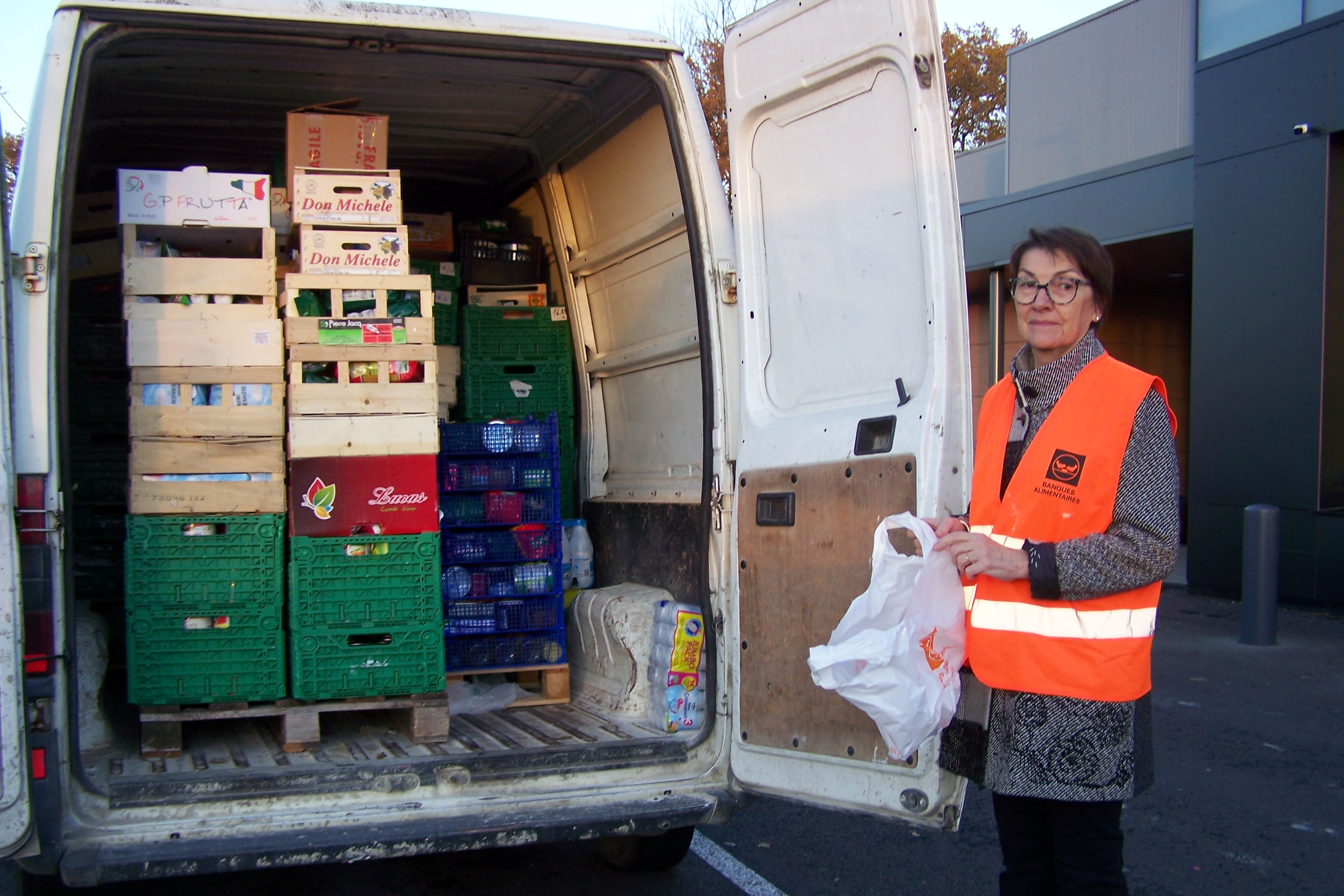 banque alimentaire et conférence sur les régles féminines à mauv 004.JPG