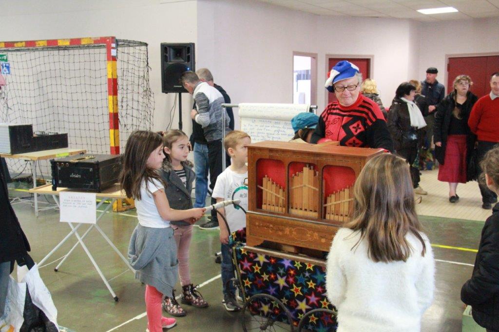 ENFANTS CONQUIS PAR LA MUSIQUE.JPG