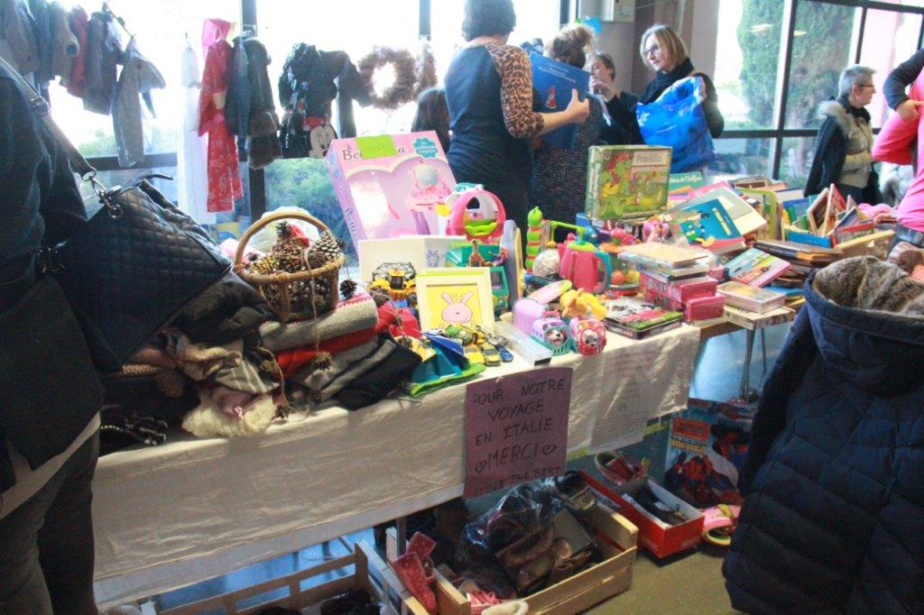 STAND ECOLE PAUL BERT POUR VOYAGE ITALIE.JPG