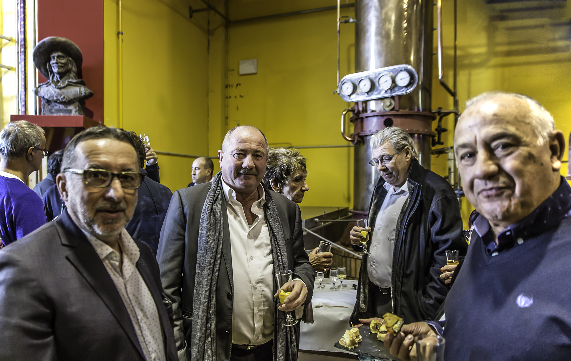 2 Patrick Farbos au milieu des invités à gauche Christian peyret 1bis 271117.jpg