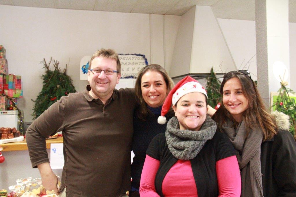 LE STAND DE L'ASSOCIATION DE PARENTS D'ELEVES.jpg
