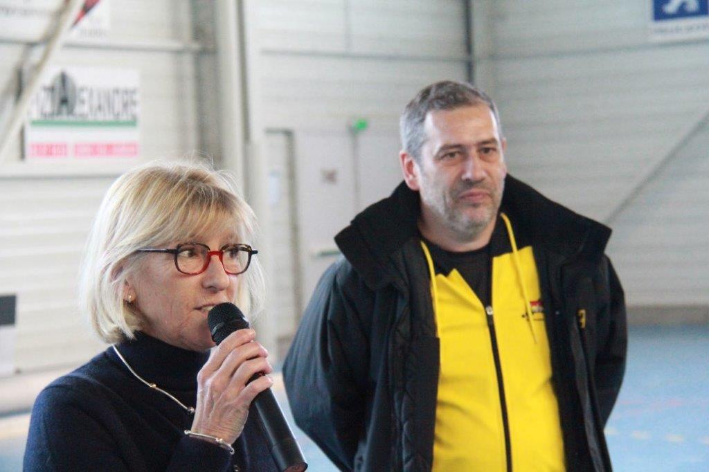 Christine Ducarrouge aux côtés de Stéphane Montécot pour les félicitations et la remise des p^rix.jpg