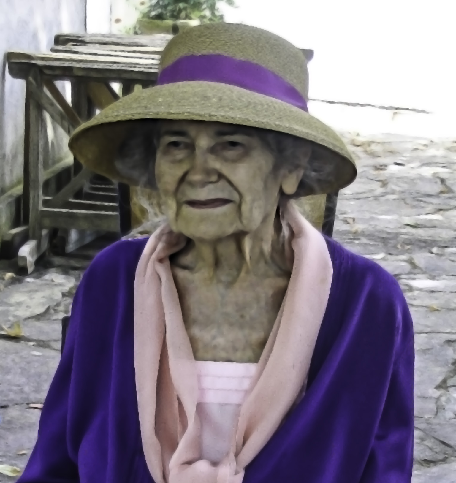 DR Jean Capin Bernadette Lacaze en chapeau.JPG