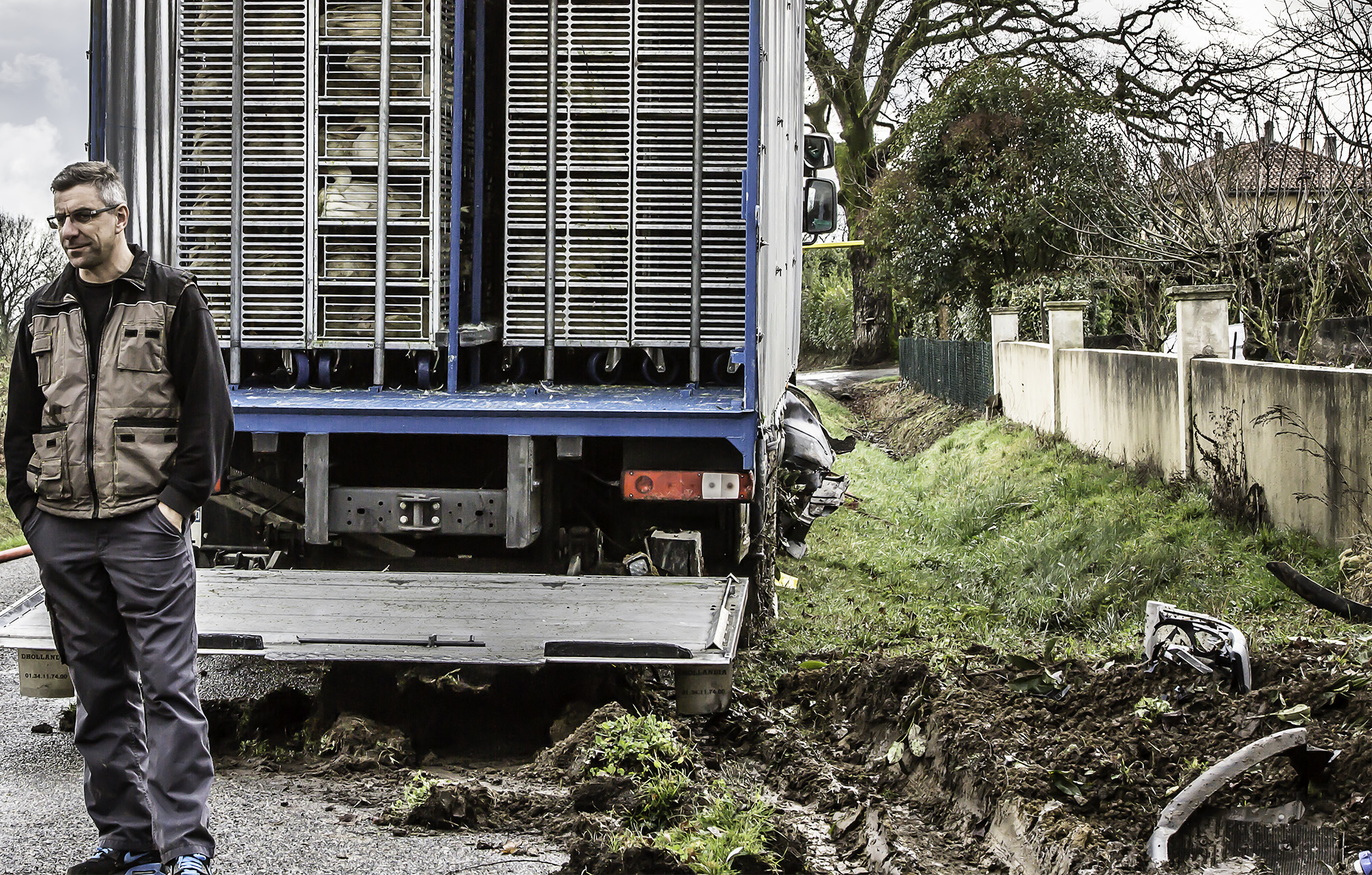 1 Le camion endommagé de nouveau sur pied 1bis 230118.jpg