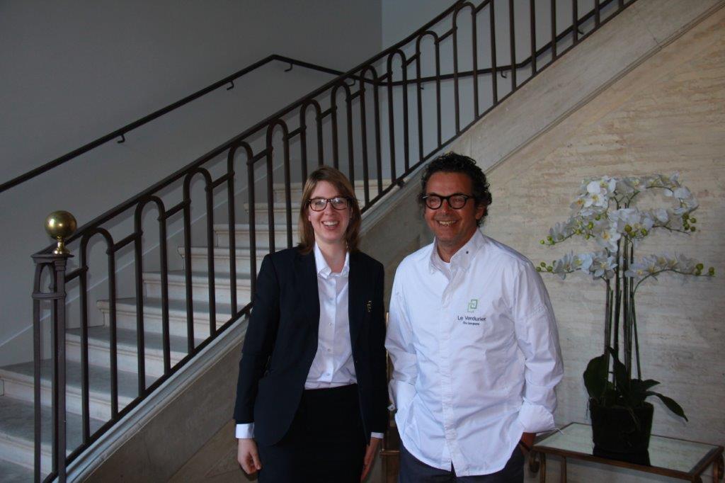 Floriane Barreau, l'adjointe de direction avec le chef Eric Sampietro.JPG
