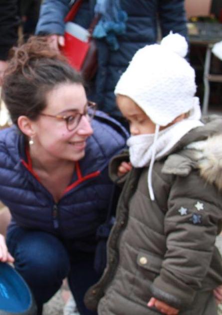 enfant frigorifée ne pouvant jouer.JPG