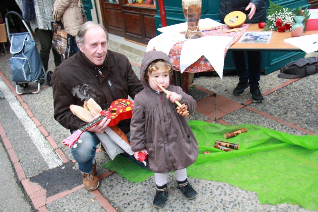 Un visiteur non lislois avec sa petite fille lisloise.JPG