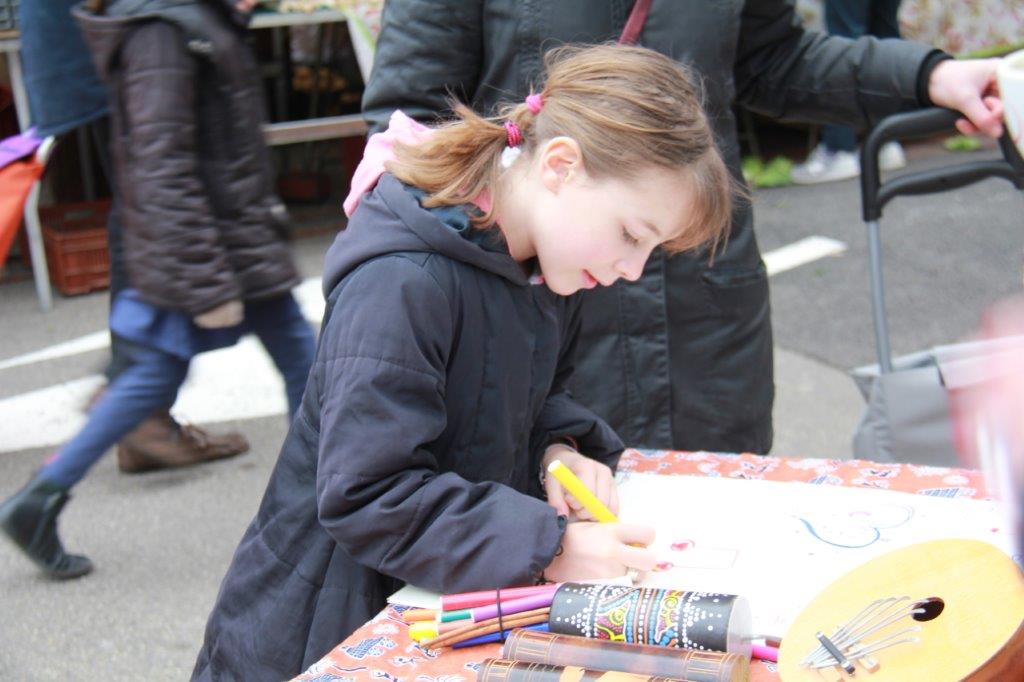 Enfant dessinant.JPG