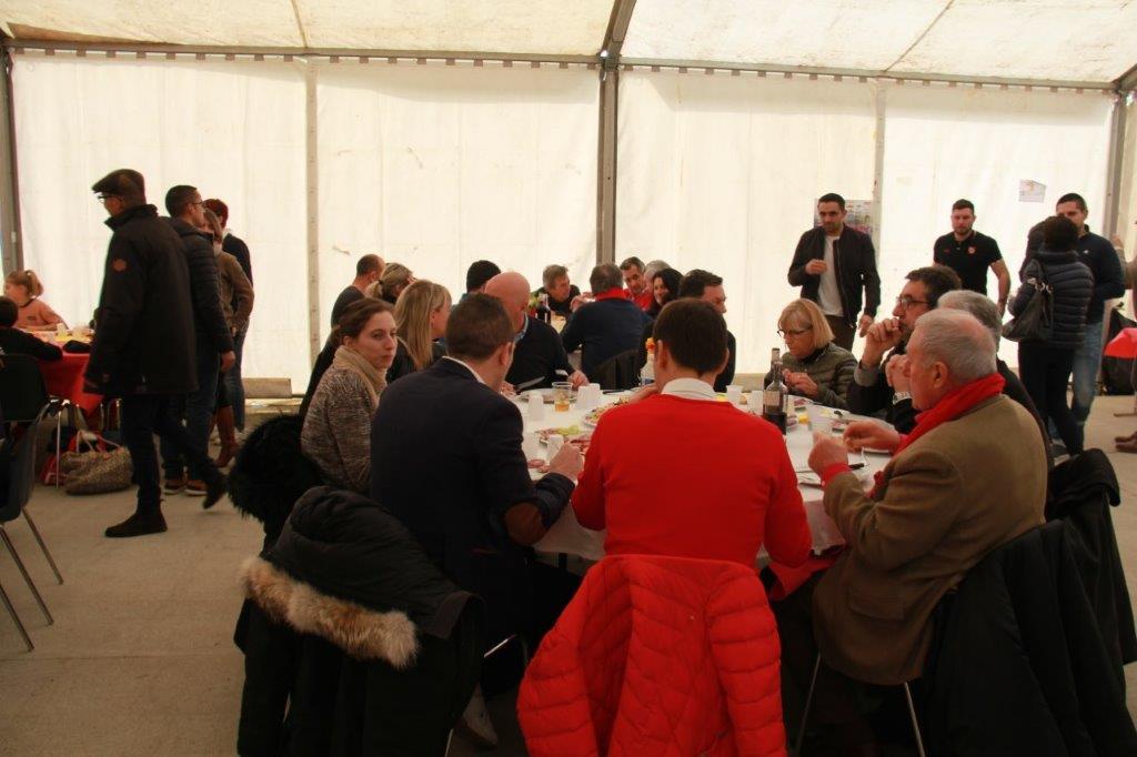 la table des officiels dont les conseillers départementaux.JPG